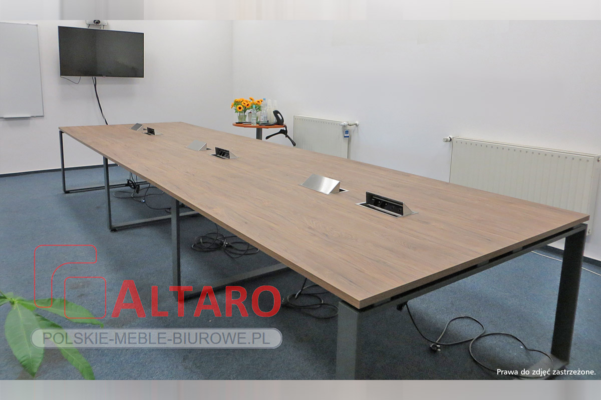 4 z 63. Realizacja Altaro - stół konferencyjny Xar Kf